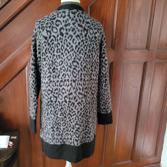 Lucky Brand Womens Leopard Print Cardigan Sweater Size M - Picture 2 of 6